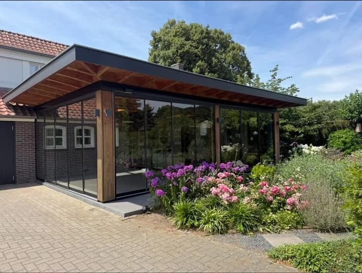 Glazen schuifwanden geplaatst door Villa Veranda
