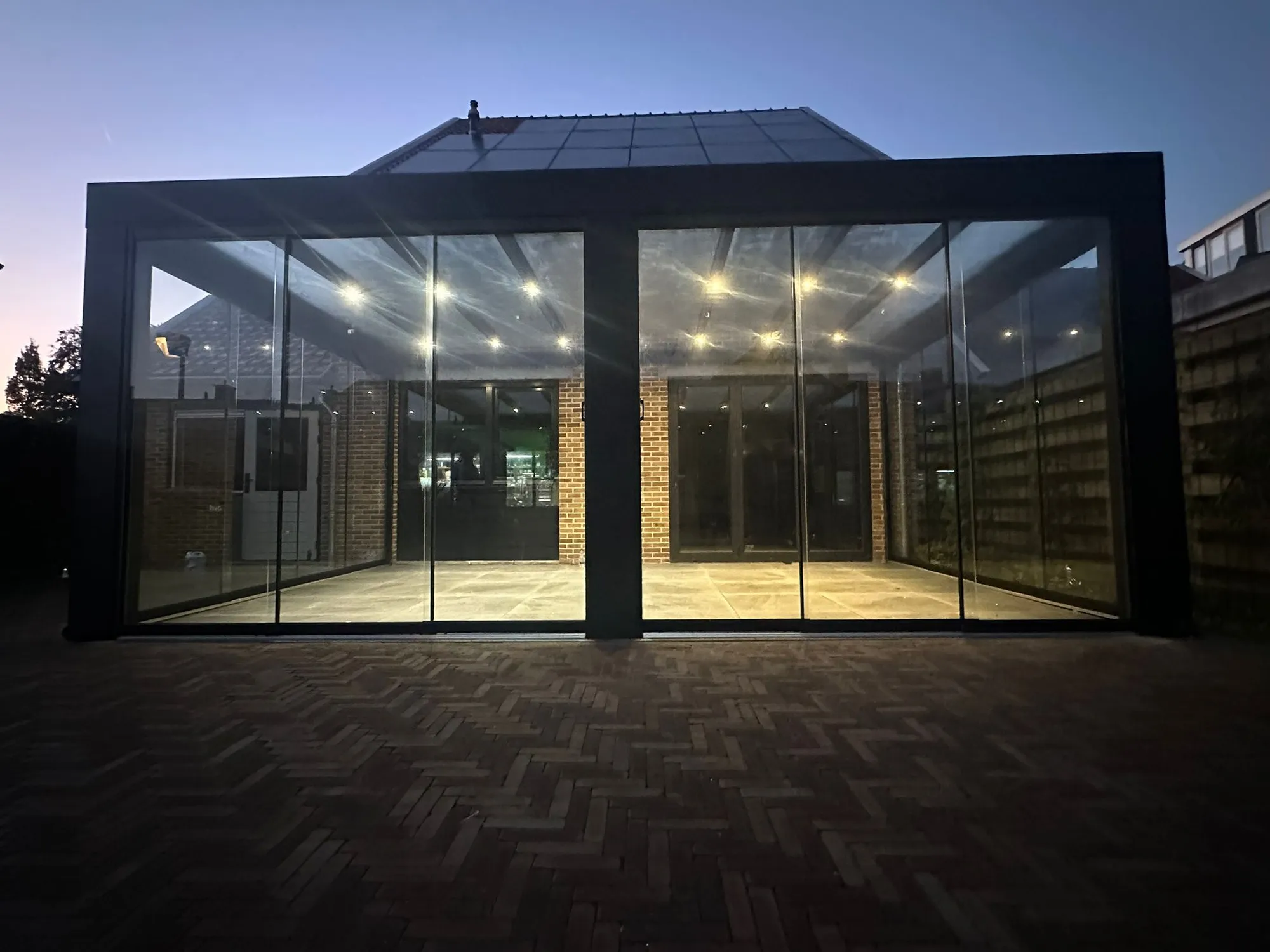 Veranda met glazen schuifwanden door Villa Veranda